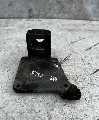 BMW 5 E39 Engine mounting bracket 675122601 6751226