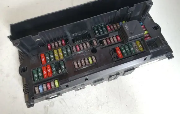 BMW 5 F10 F11 Fuse module 9252815