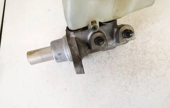 Toyota Yaris Master brake cylinder