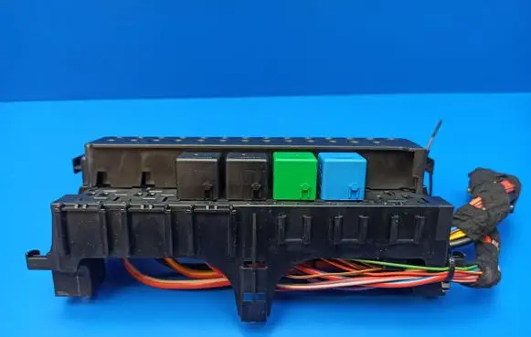 Mercedes-Benz B W245 Fuse module A1695450001 550000570
