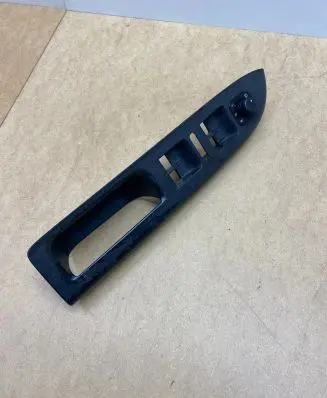 Volkswagen Golf Plus Front door window switch trim 5M1867371B