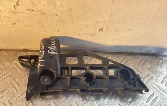 Front bumper mounting bracket