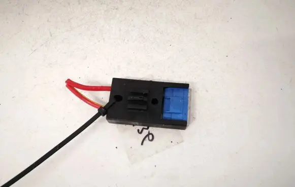 Audi A4 S4 B7 8E 8H Fuse 8a0937530