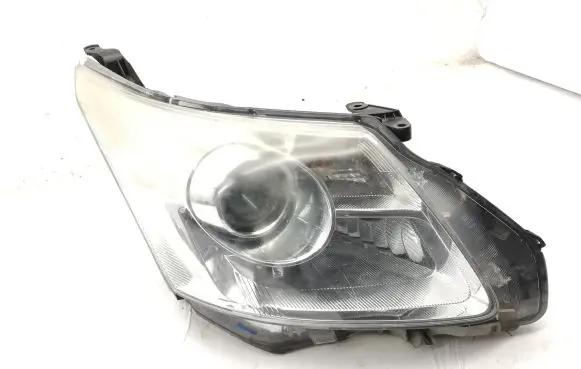 Toyota Avensis T270 Headlight/headlamp