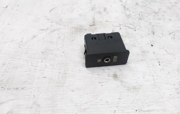 BMW 5 F10 F11 AUX in-socket connector 6930561