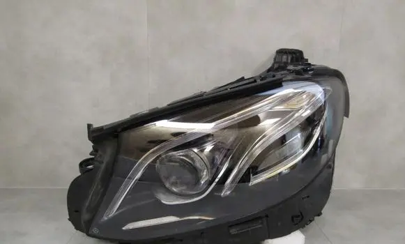 Mercedes-Benz E W124 Headlight/headlamp A2139067506