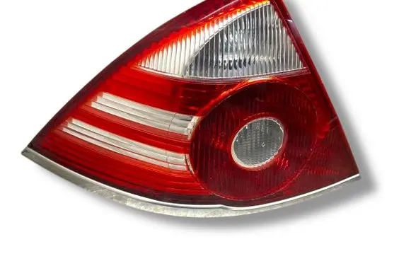 Ford Mondeo Mk III Rear/tail lights 6S7113405A 0374D