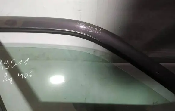 Peugeot 406 Front door window glass four-door as2