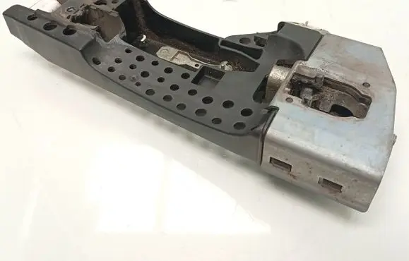 Audi A5 8T 8F Front door exterior handle/bracket 8T02837886