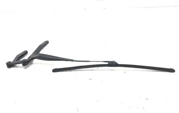 Mercedes-Benz C W204 Front wiper blade arm A2048200344