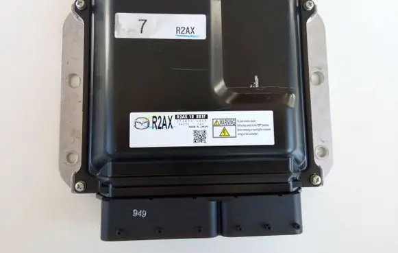 Mazda CX-7 Engine control unit/module R2AX18881F