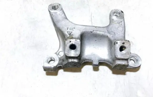 Honda CR-V Engine mounting bracket