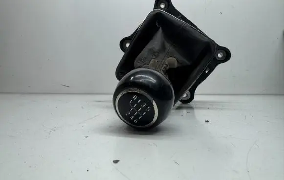 Opel Zafira B Gear shifter/selector 8126100101