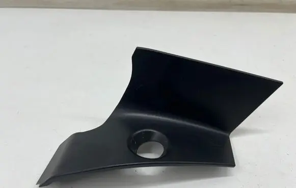 Nissan Qashqai J12 Rear/tail light trim molding 26927202