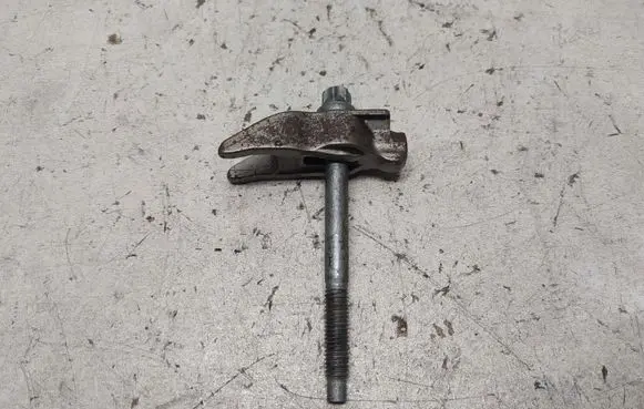 Peugeot 2008 II Fuel Injector clamp holder 9811760780