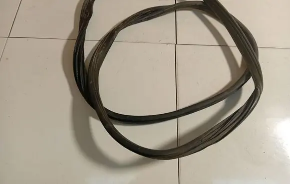 Opel Zafira A Rubber seal front coupe door 