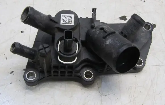 Dacia Duster II Thermostat housing 