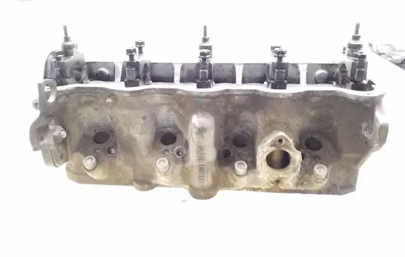 Volkswagen PASSAT B4 Engine head 028103373N