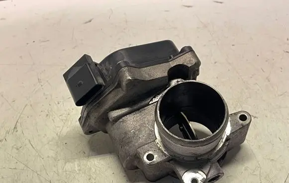 Volkswagen Golf VI Throttle valve 03L128063J 64007362