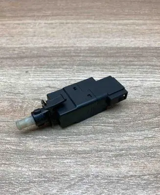 Mercedes-Benz E W210 Brake pedal sensor switch 47204