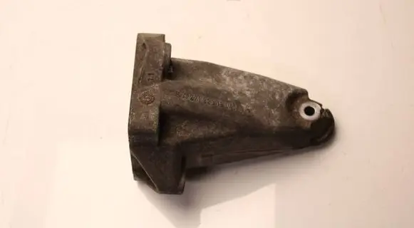 Mercedes-Benz C W203 Engine mounting bracket A2712231904