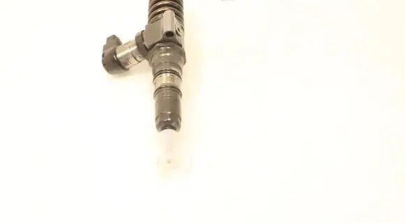 Volkswagen PASSAT B6 Fuel injector 03G130073S
