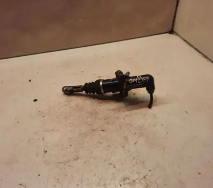 Opel Omega B1 Clutch master cylinder 250L7101