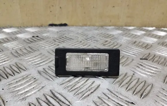 Volkswagen Touareg II Number plate light 5N0943021