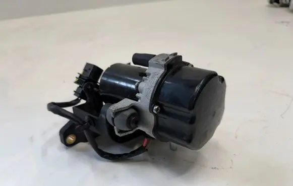 Mercedes-Benz EQA Vacuum pump A0004303500002