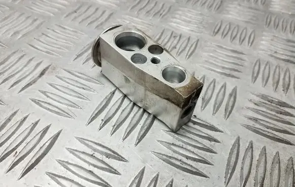Air conditioning (A/C) expansion valve