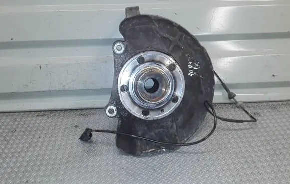 Volvo XC70 Front wheel hub spindle knuckle
