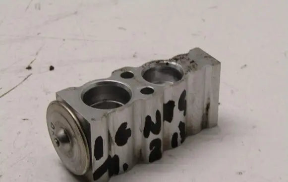 Suzuki Ignis Air conditioning (A/C) expansion valve 4475004940