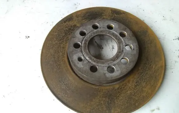 Volkswagen Golf V Front brake disc