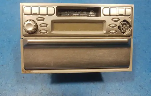 Nissan X-Trail T30 Radio/GPS head unit trim 28113-8H300