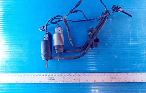 BMW 3 E90 E91 Headlight washer pump 67126934 23557610 62128377612