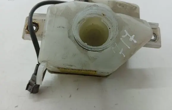 Brake fluid reservoir