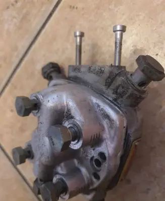Volkswagen Corrado Fuel distributor 0438101039