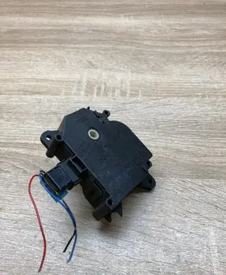 Toyota Auris 150 Air flap motor/actuator 1138002810