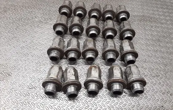 Toyota Corolla Verso AR10 Nuts/bolts 