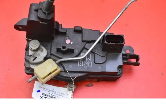 Opel Astra H Front door lock 13128111