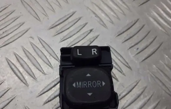 Toyota Auris 150 Wing mirror switch 183640
