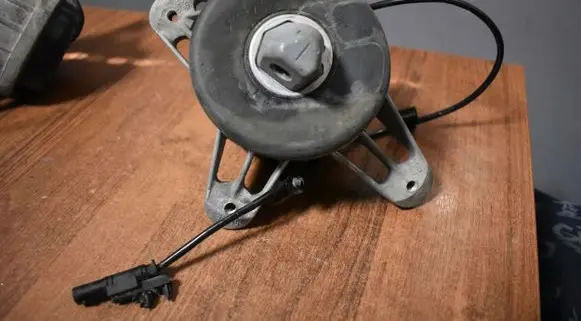Mercedes-Benz GLE W167 Engine mount vacuum valve a1672405800