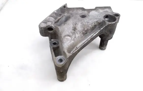 Volkswagen PASSAT B8 Engine mounting bracket 04L199207