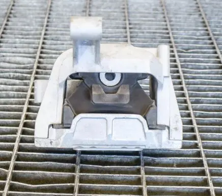 Audi Q3 8U Engine mount bracket 5N0199262P