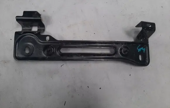 Audi Q7 4M Fender mounting bracket 4M0821432