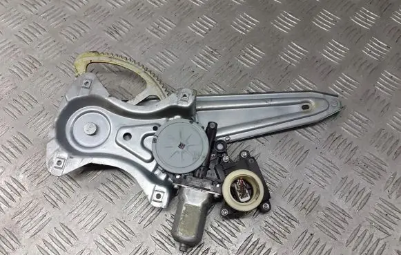 Toyota Avensis T250 Front door electric window regulator 85701-02010