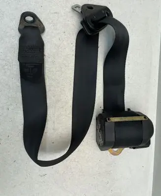 Rear seatbelt