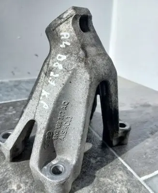Audi A4 S4 B8 8K Engine mounting bracket 8K0199307
