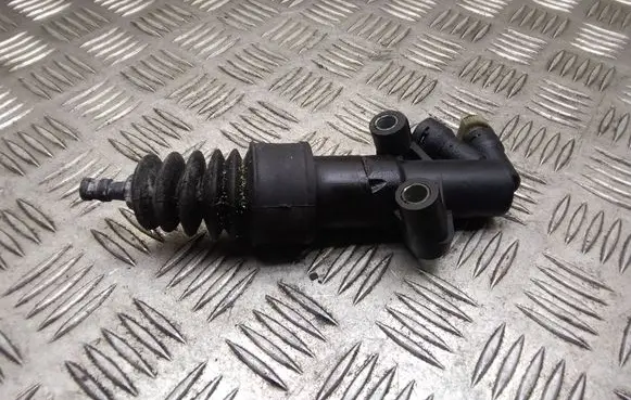 Clutch slave cylinder