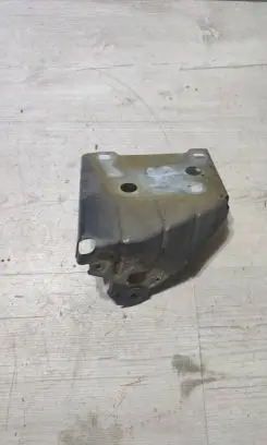 Jeep Cherokee Fender mounting bracket 4120254B